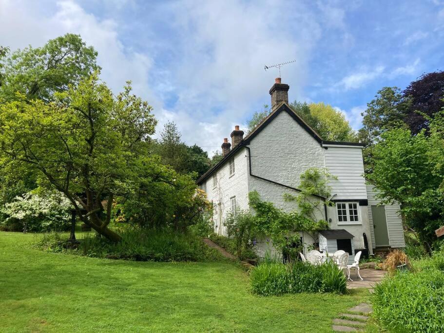 Ashdown Forest Character Cottage, 18Th Century Crowborough Exterior photo
