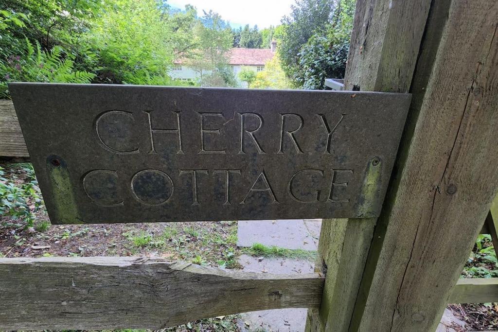 Ashdown Forest Character Cottage, 18Th Century Crowborough Exterior photo